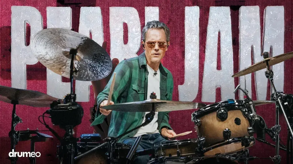 Bateria originală a Pearl Jam cântă la 10 pentru Drumeo