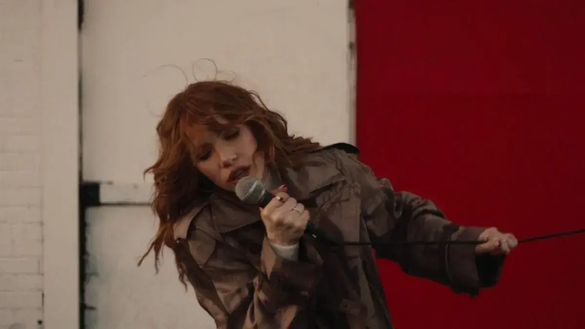 Carly Rae Jepsen dezvăluie un nou cântec pe fire