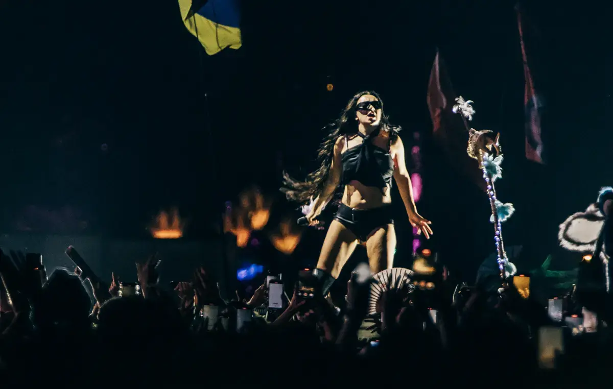 Charli XCX a electrizat Lollapalooza 2026 cu un show incendiar