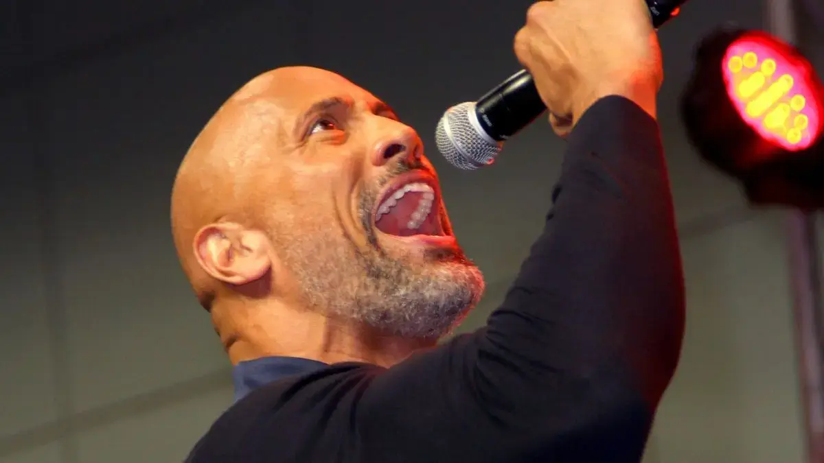 Dwayne Johnson cochetează cu muzica: De la ring la ritmuri soul și country