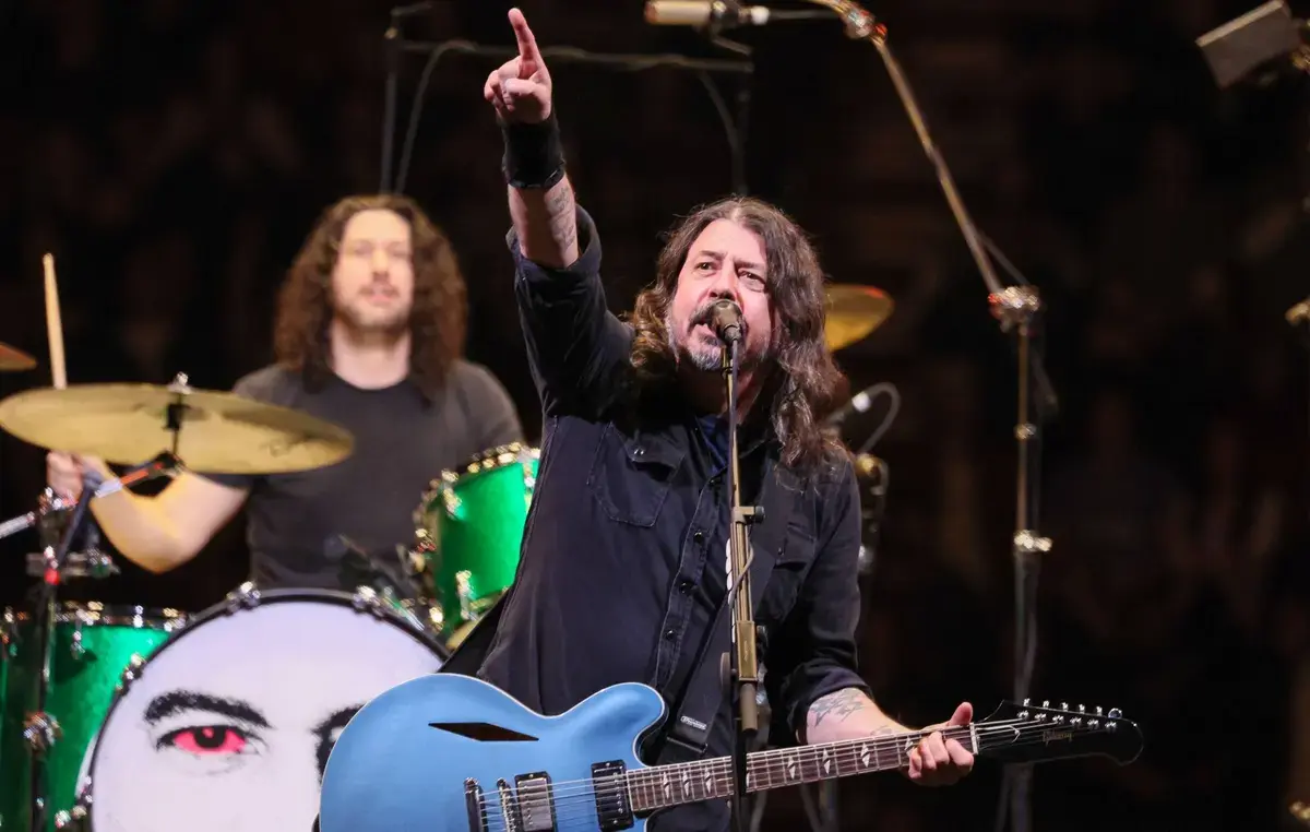 Foo Fighters acoperă clasicul The Beatles în Liverpool