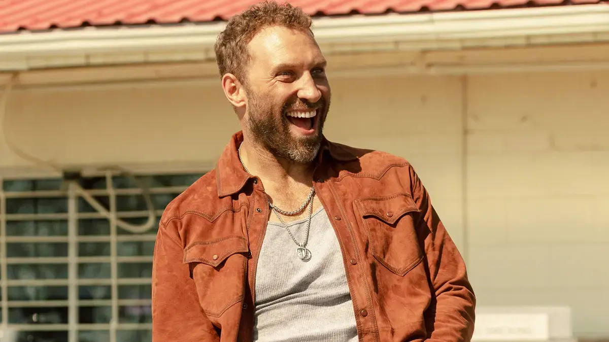 Jai Courtney dezvăluie de ce fanii iubesc Rob-Will Jackson de la Dutton Ranch
