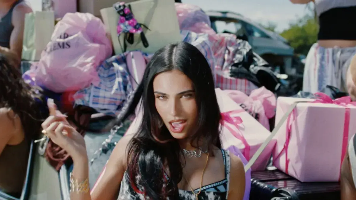 Kylie Cantrall anunță turneul național „The Valley Girl Problems Tour” pentru toamna lui 2026