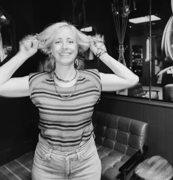 Laura Veirs Arcul încă se îndreaptă