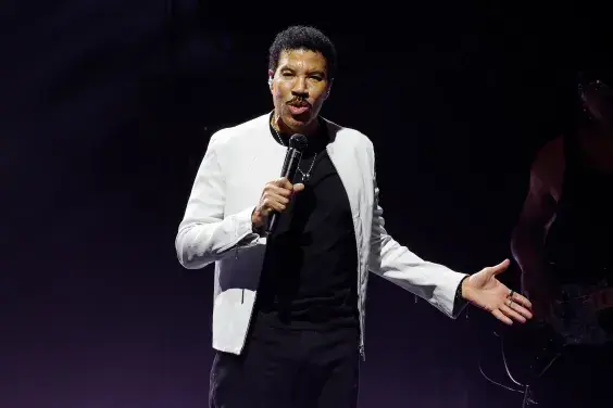 Lionel Richie, despre 'Anticurile' lui Usher pe Scenă