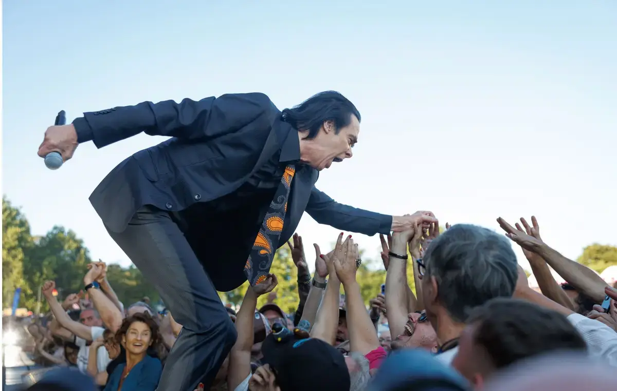 Nick Cave, vrăjit de Kylie Minogue după concertul istoric din Brighton