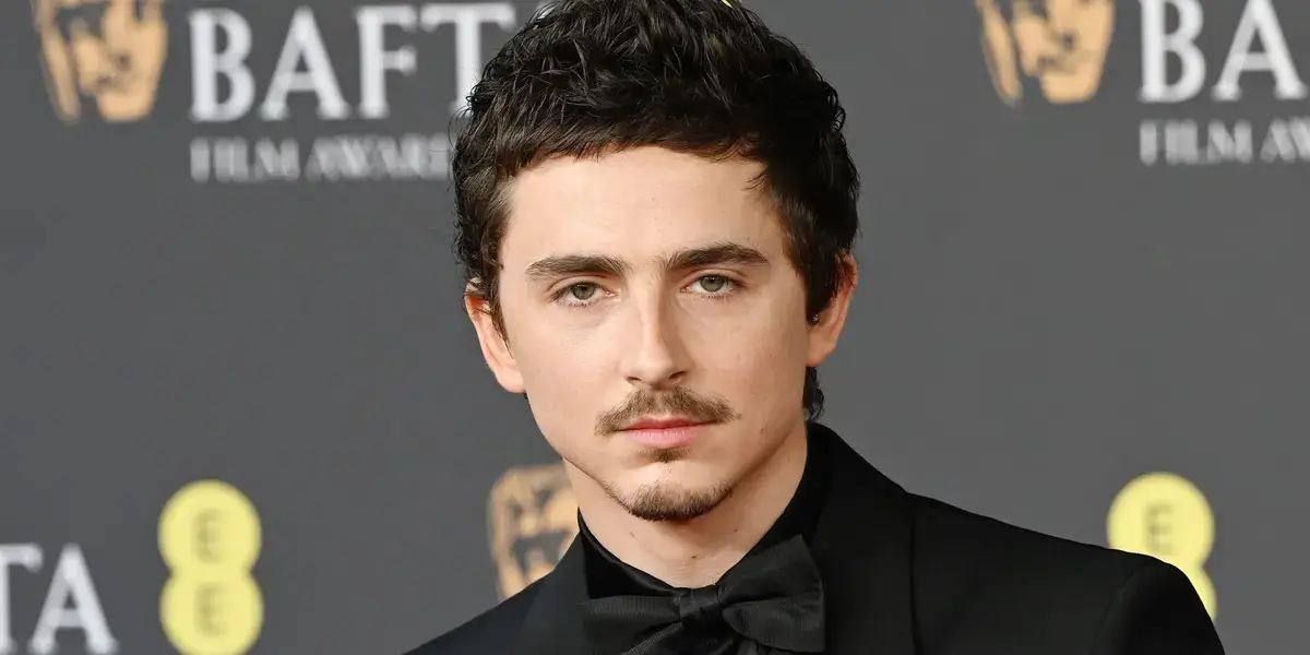 Romantismul de vârstă trecută de vedere al lui Timothée Chalamet se transmite acum