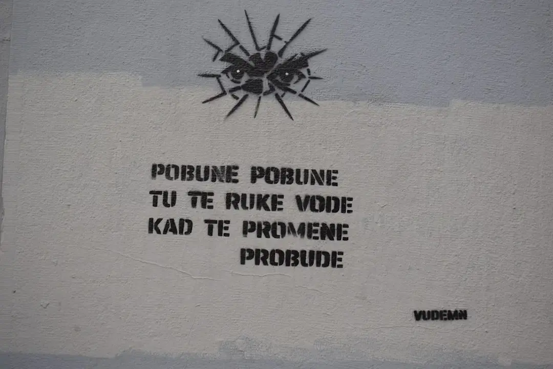 Romanul grafic 4 Wing se deschide pentru precomandare, în timp ce seria Empyrean se apropie de premiera finală