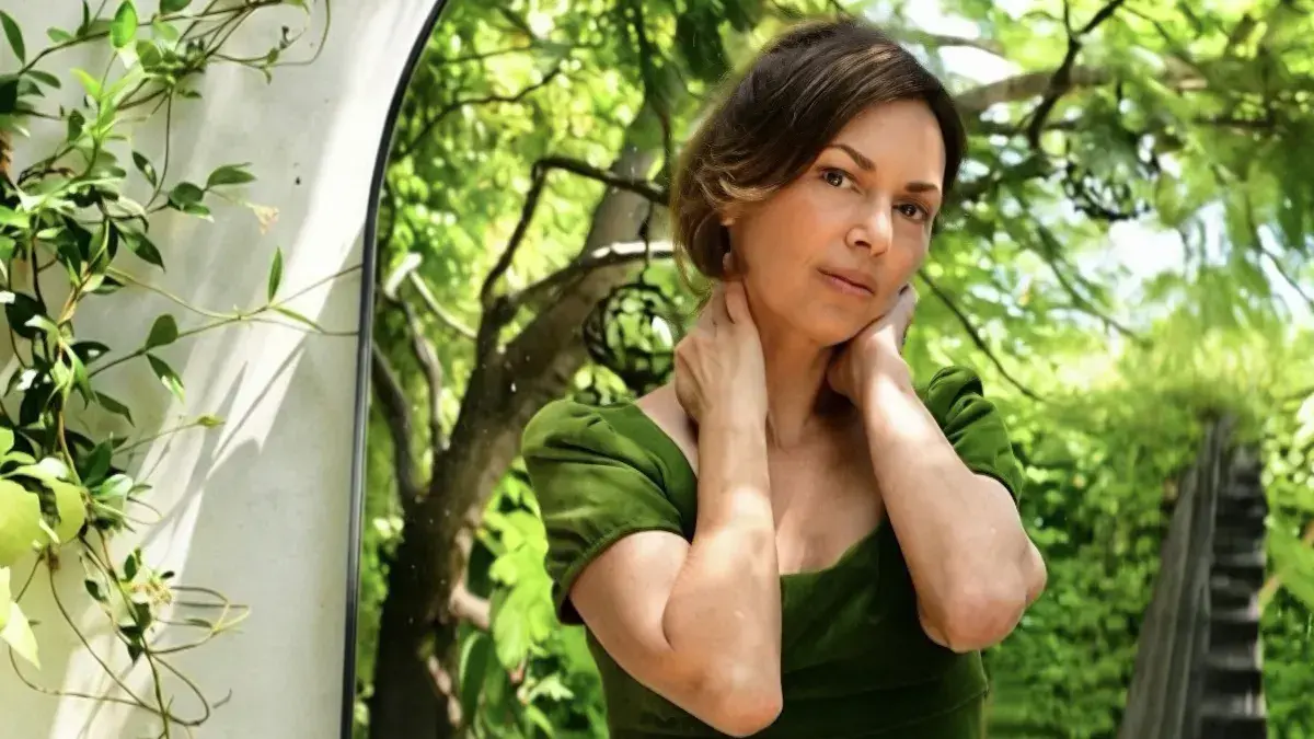 Susanna Hoffs revine cu „The List” și lansează single-ul „Casablanca