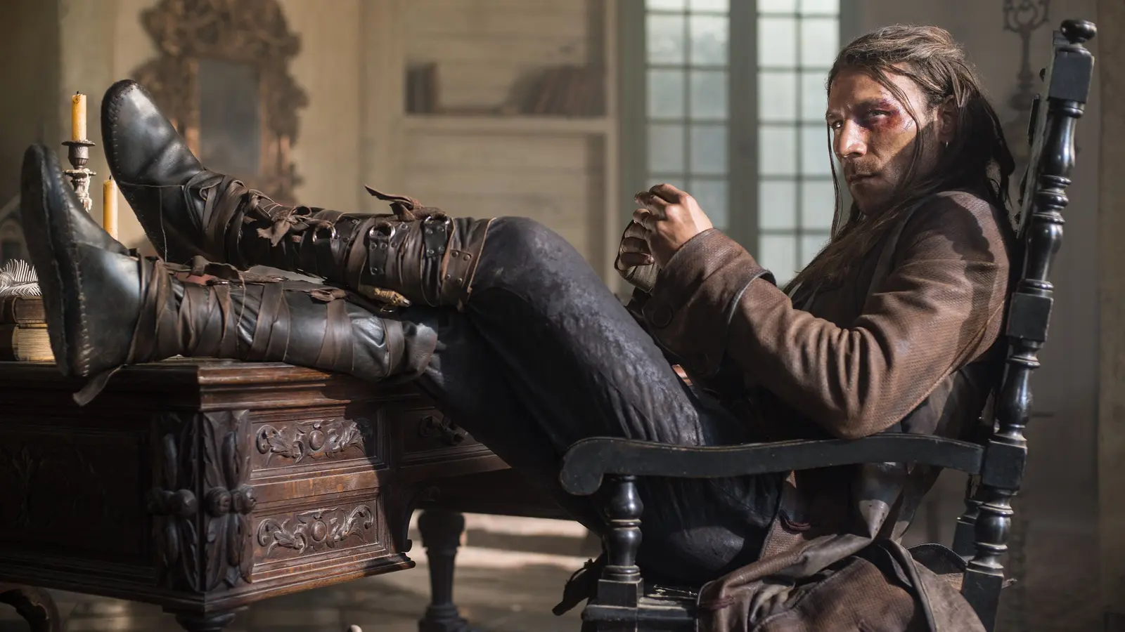 Black Sails‑Aficionados: 15 Seriale Imperdabile pentru Iubitorii de Aventura Pirată