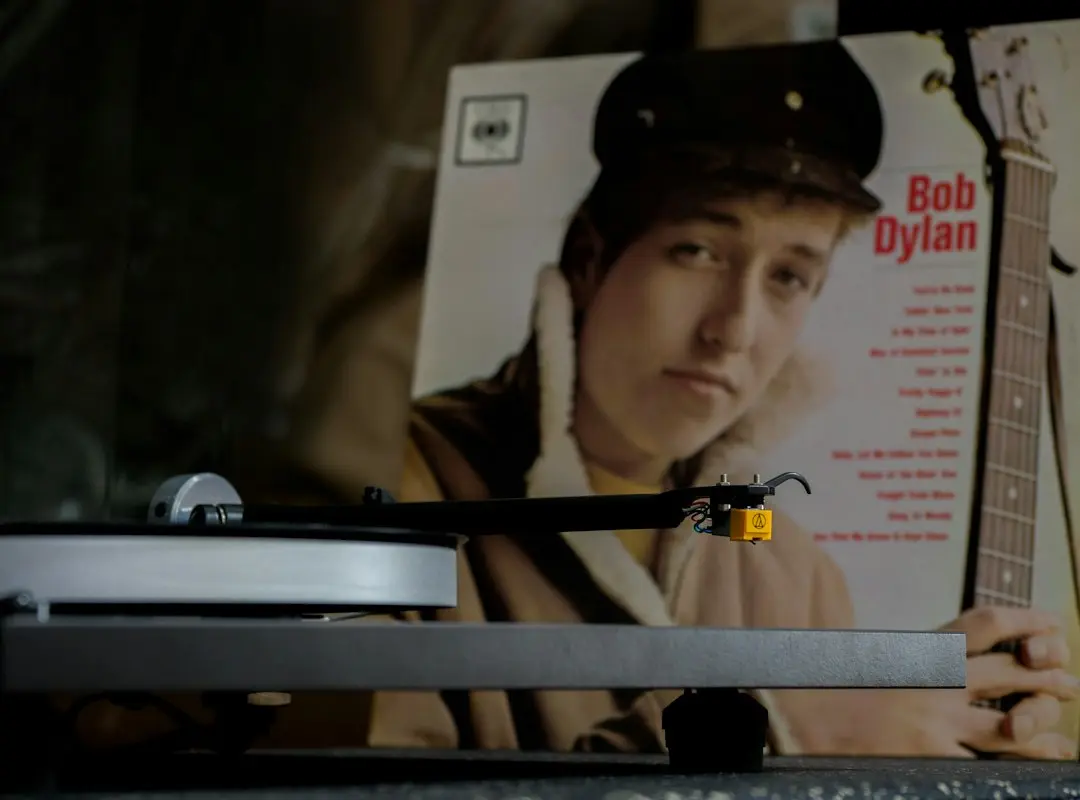 Bob Dylan a prezentat șaselea chitarist nou în cinci luni la deschiderea turneului european