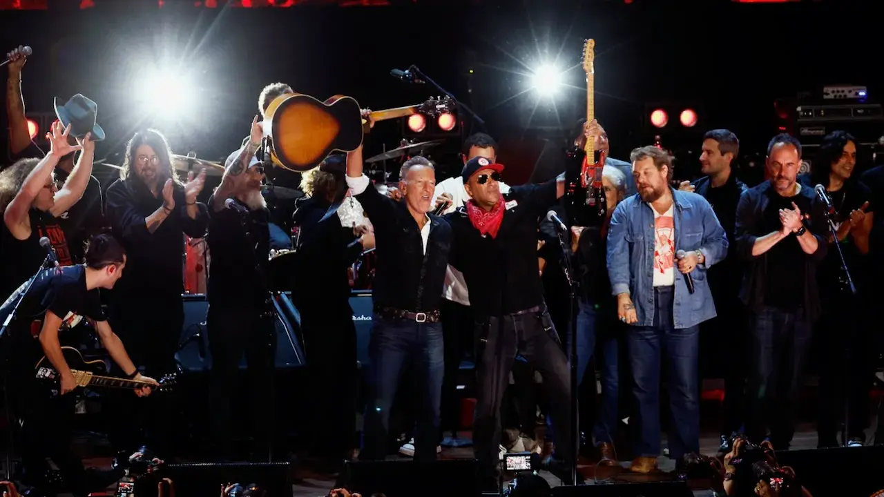 Bruce Springsteen a încheiat festivalul Power to the People cu un jam all-star în Minneapolis