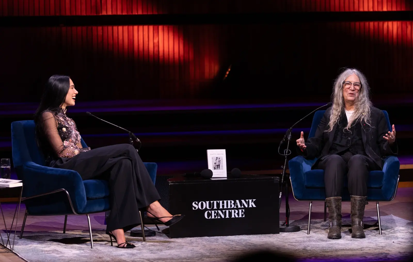 Dua Lipa și Patti Smith discută memoriile 'Bread Of Angels' la Festivalul Literaturii din Londra