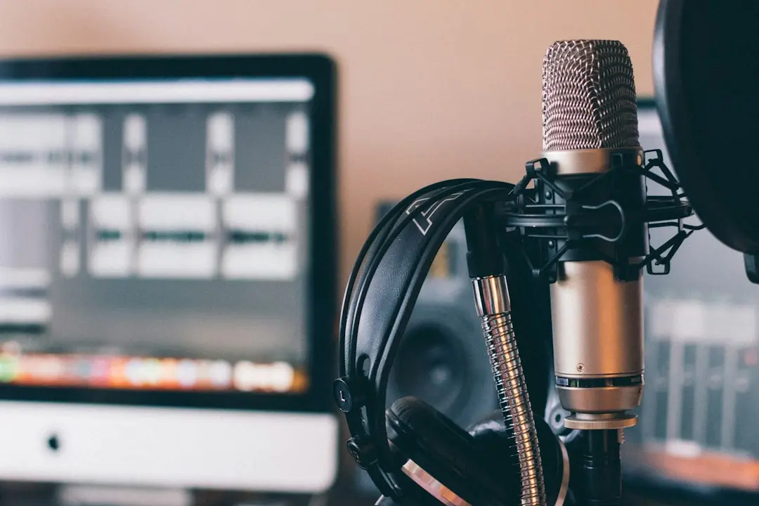 Podcasturi Esențiale pentru Artiștii Aspiranți