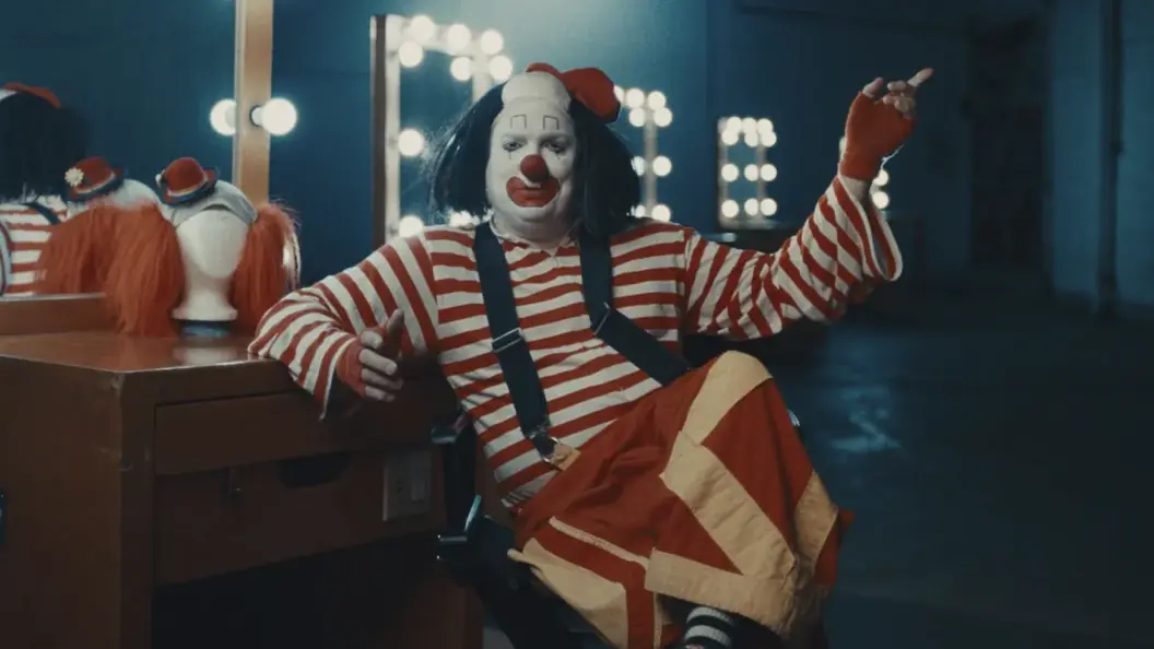Zece ani de la panica clownilor: Hulu embracează cel mai îngrozitor trend din 2016