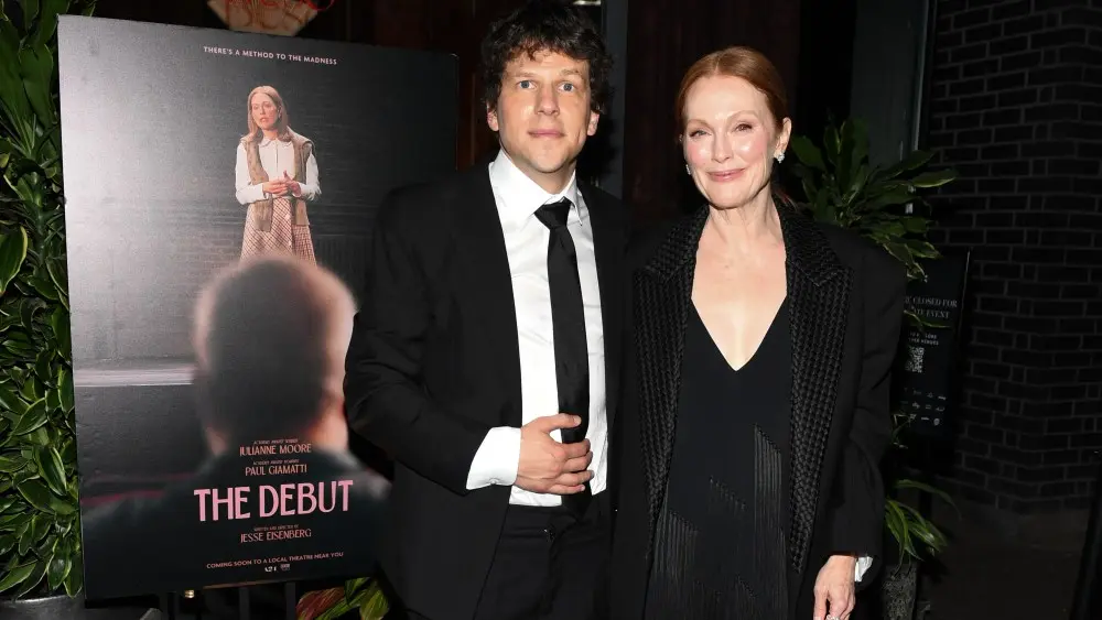 Jesse Eisenberg laudă performanța excepțională a Julianne Moore la NYFF