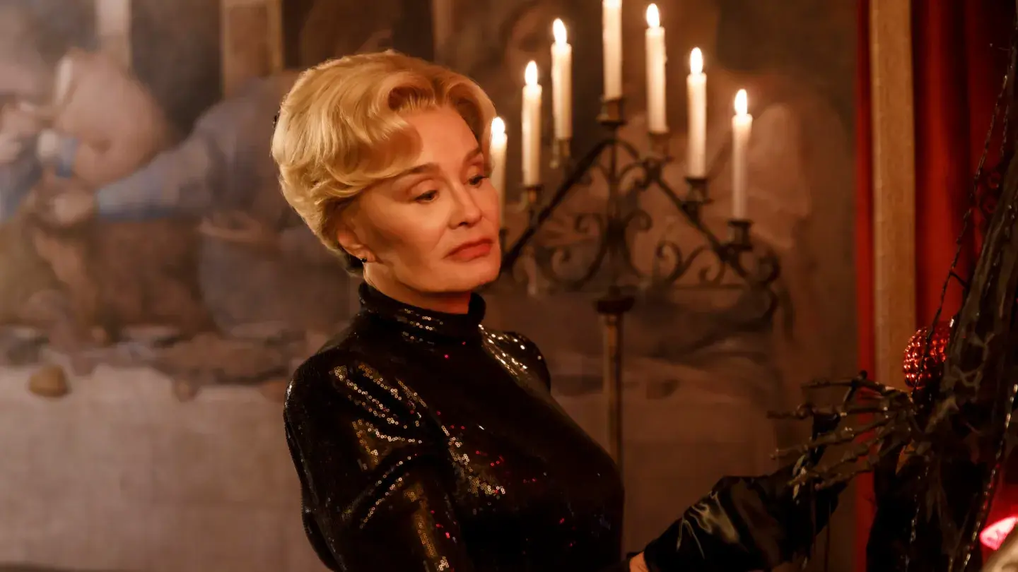 Jessica Lange acuză FX de tăieri de buget care o-au forțat să se duca acasă singură