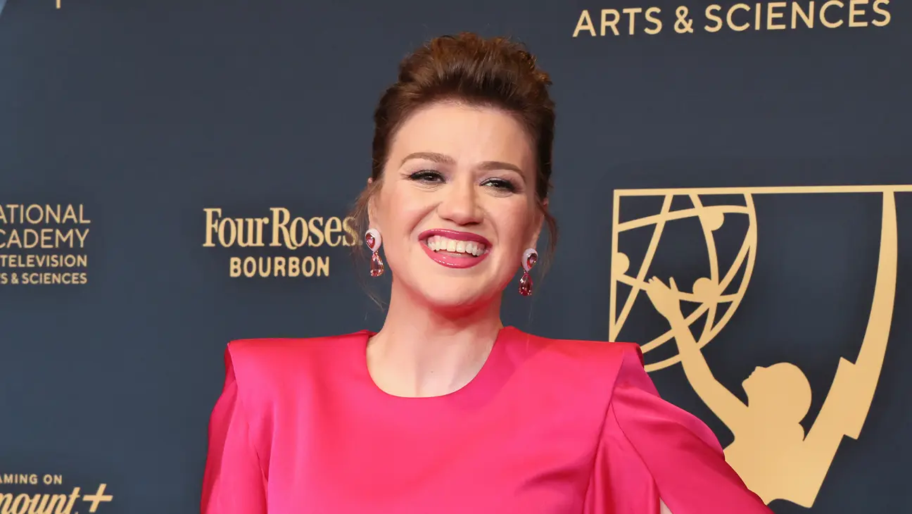 Kelly Clarkson sprijină AI în muzică, dar avertizează: piesele generate de mașină nu ar trebui să concurrenceze