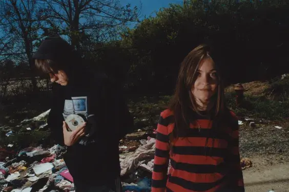 PHILADELPHIA DUO Își Extinde Orizontul cu Noul Album Autosmile