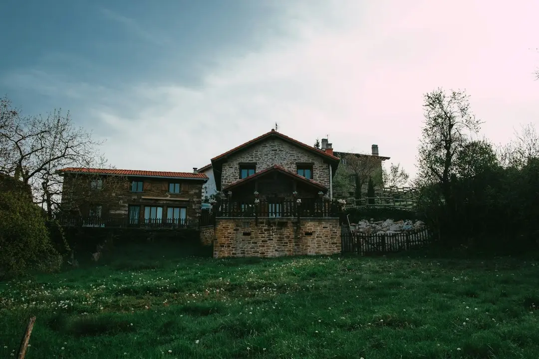 Acteurul român din „Casa Dragonului” devine noul James Bond