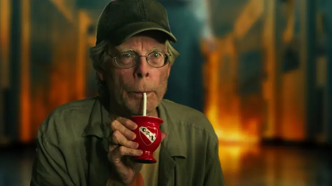 Stephen King propune un crossover horror cu twist de battle royale