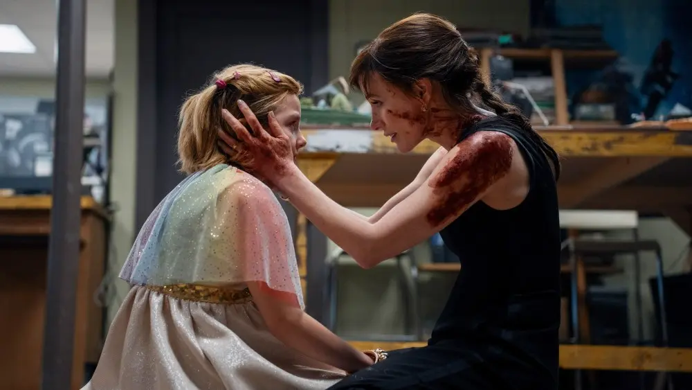 Arabella Olivia Clark: Cum a invatat sa-si teame si sa fie prietenoasa pe set
