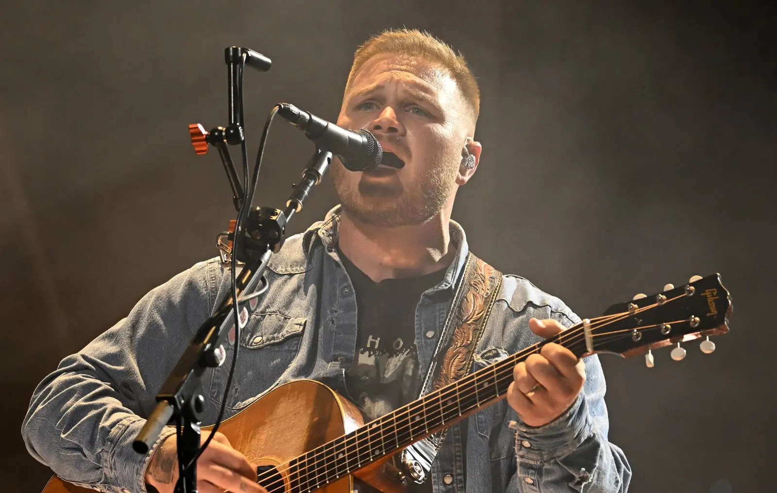 Zach Bryan a porté o camisă „Free Palestine” la Gillette Stadium, în sprijinul Macklemore
